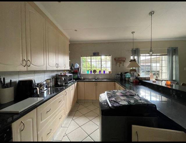 3 BEDROOM HOUSE FOR SALE IN ALBEMARLE